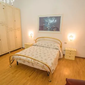 https://ca-simonne.hotelslidodijesolo.com